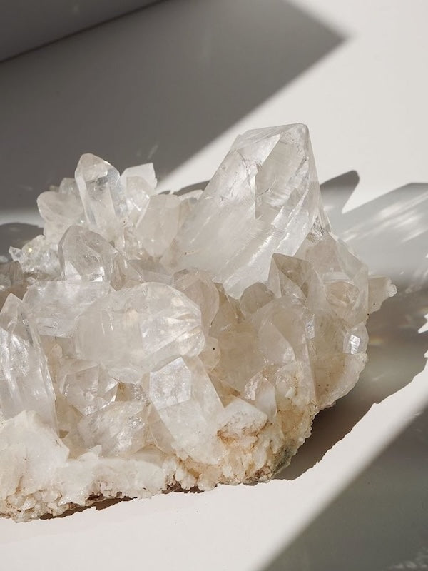 The April Birthstone Alternative: How Clear Quartz Jewelry Unlocks Spring Prosperity?