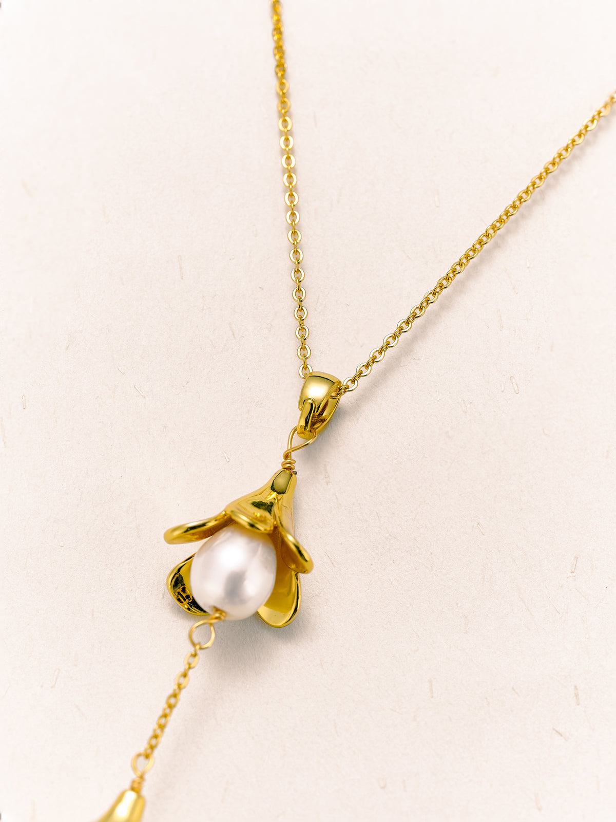 Lilyvale Pendant Pearl Necklace