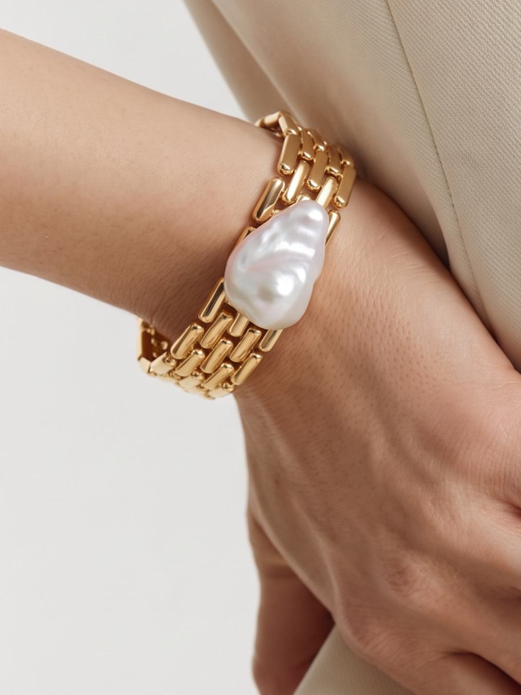Structured Grace Baroque Pearl Cuff