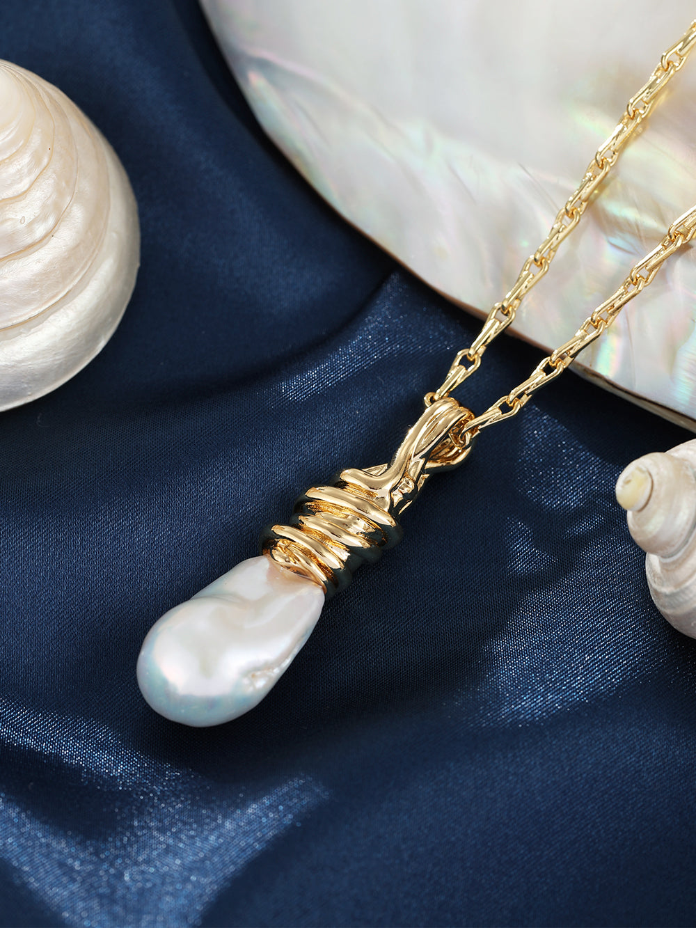 Fluid Pendant Necklace