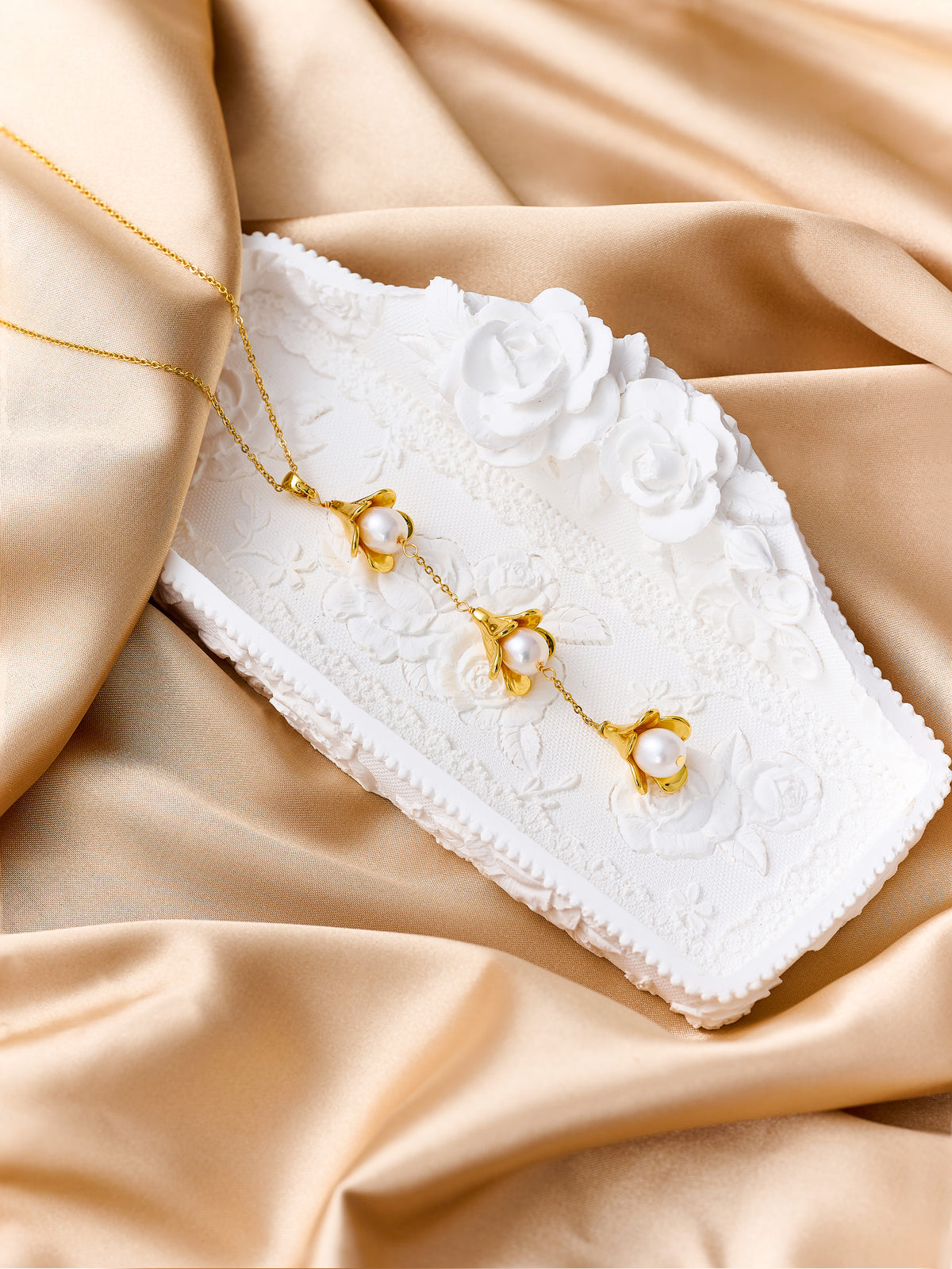 Lilyvale Pendant Pearl Necklace
