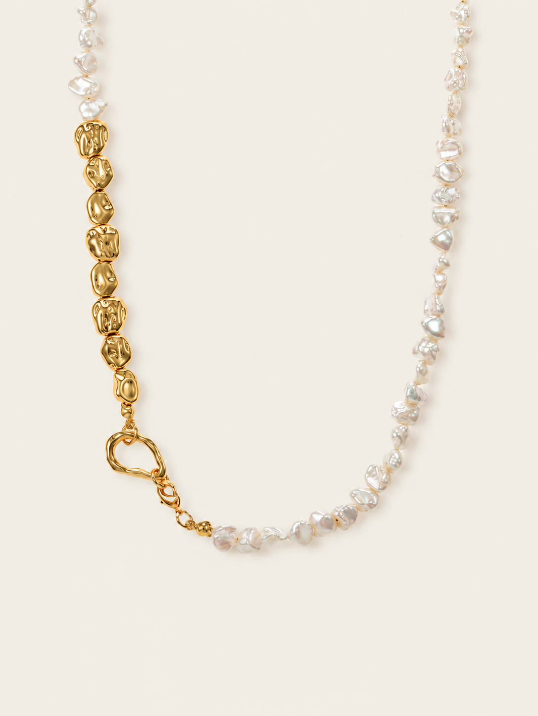 Organic Contrast Pearl Necklace